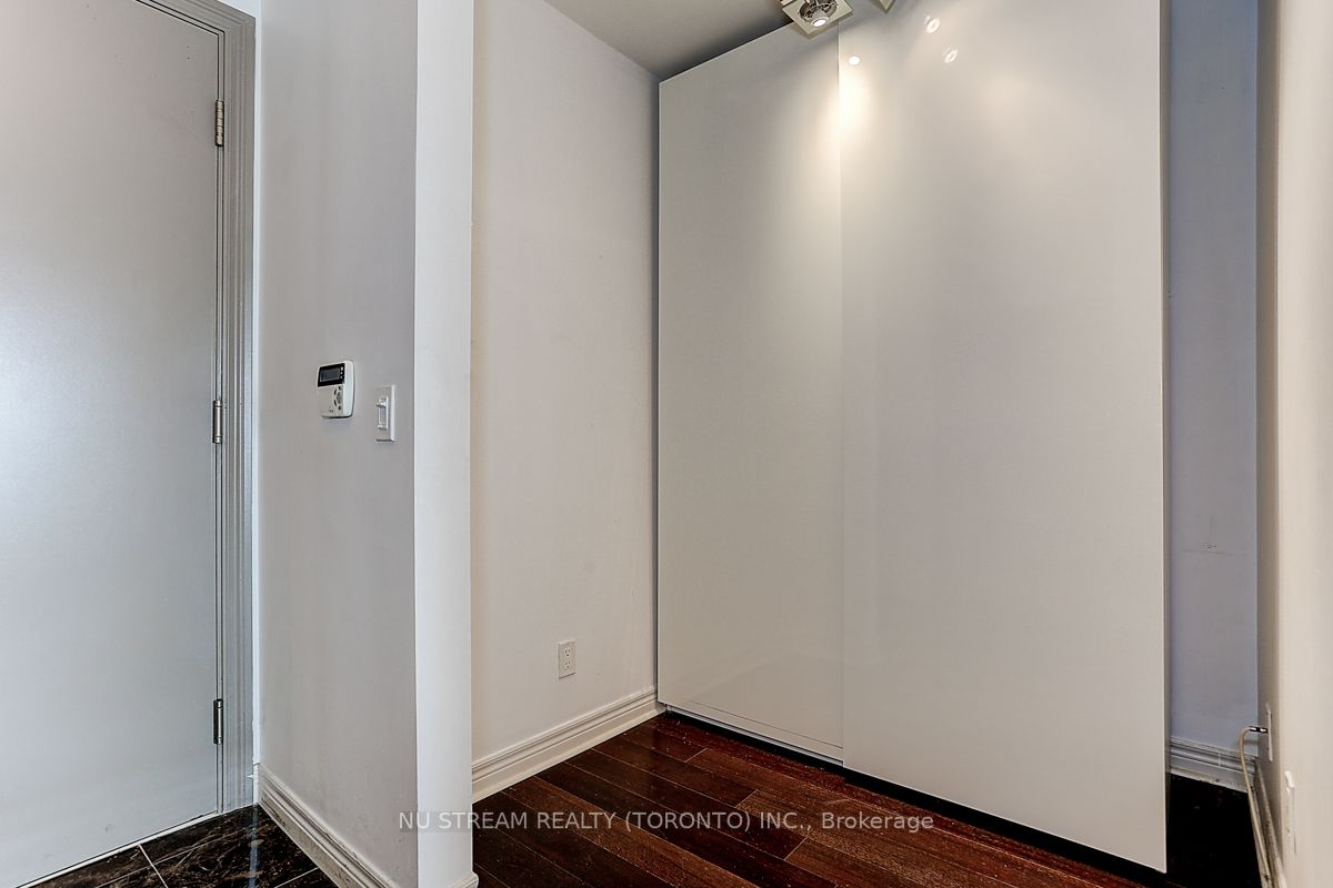 60 Town Centre Crt, #1206