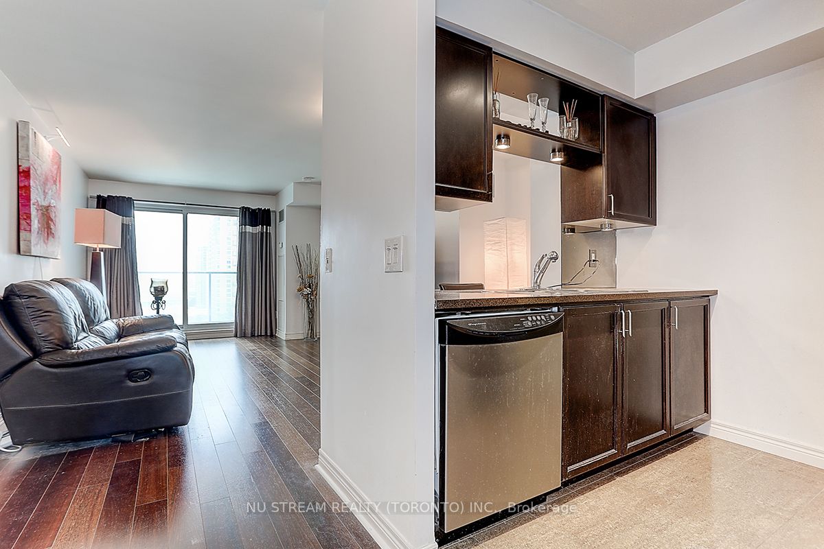 60 Town Centre Crt, #1206
