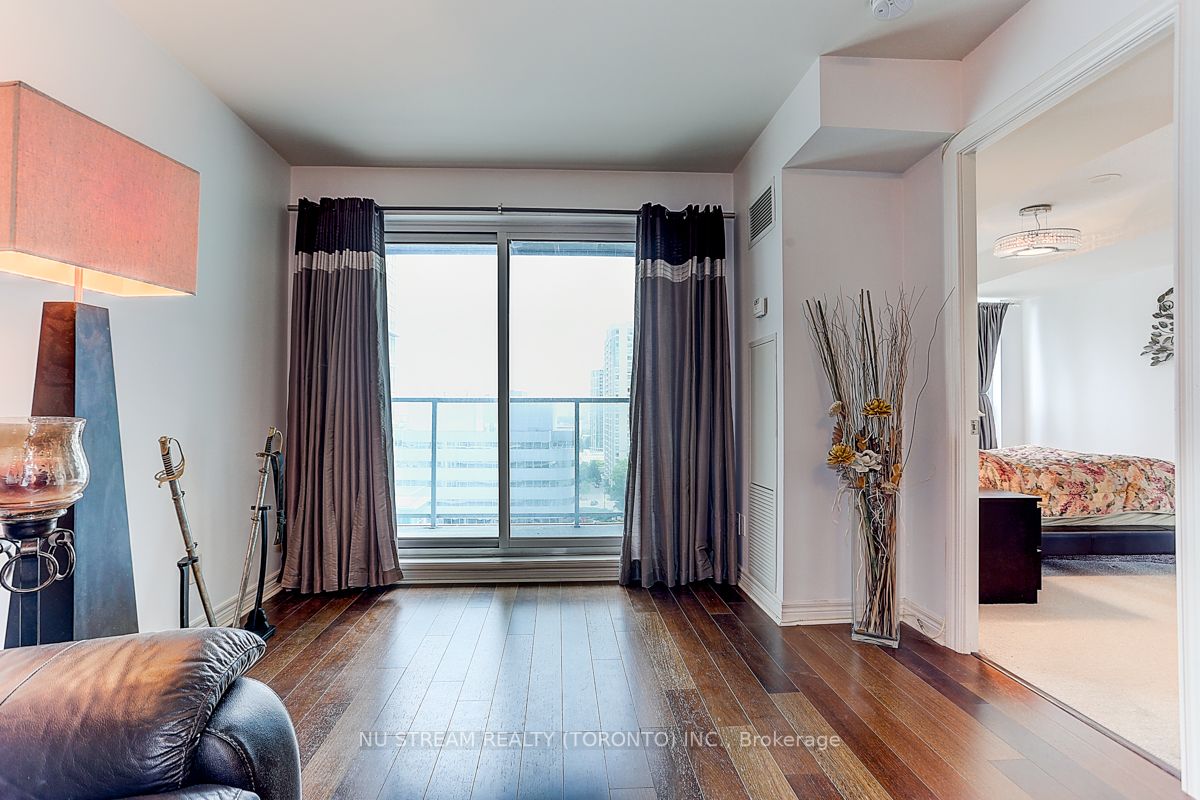 60 Town Centre Crt, #1206