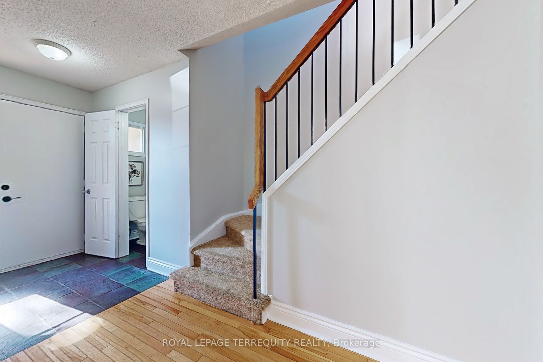 1233 Canborough Cres