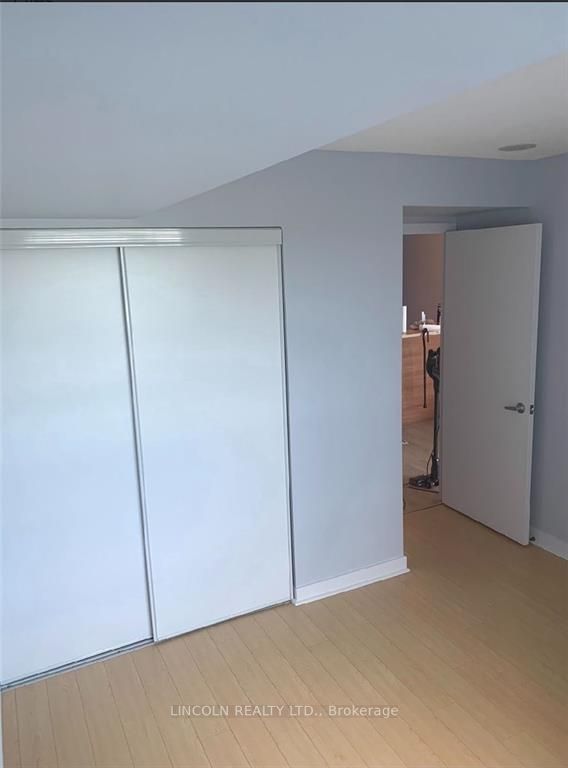36 Lee Centre Drive, #815