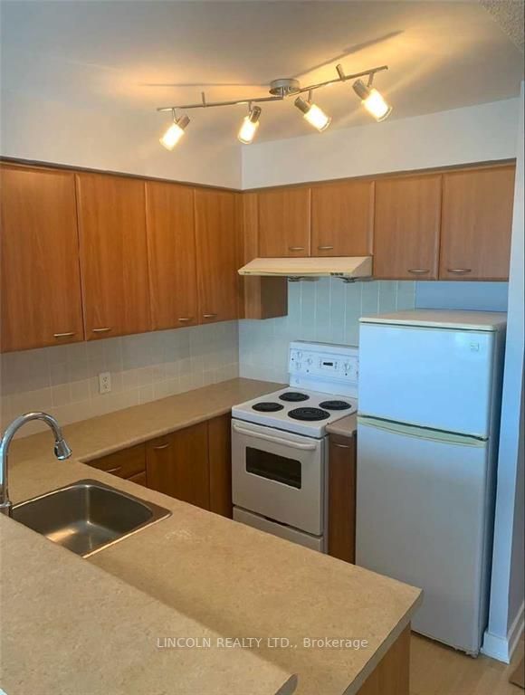 36 Lee Centre Drive, #815