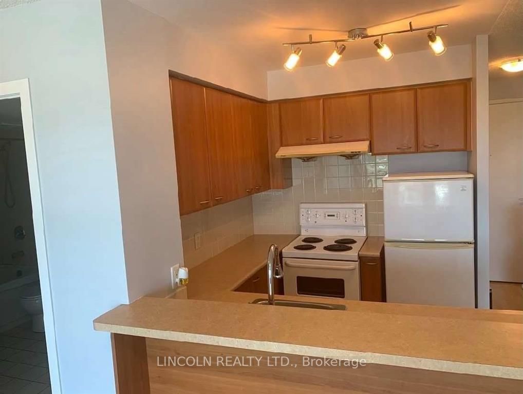 36 Lee Centre Drive, #815
