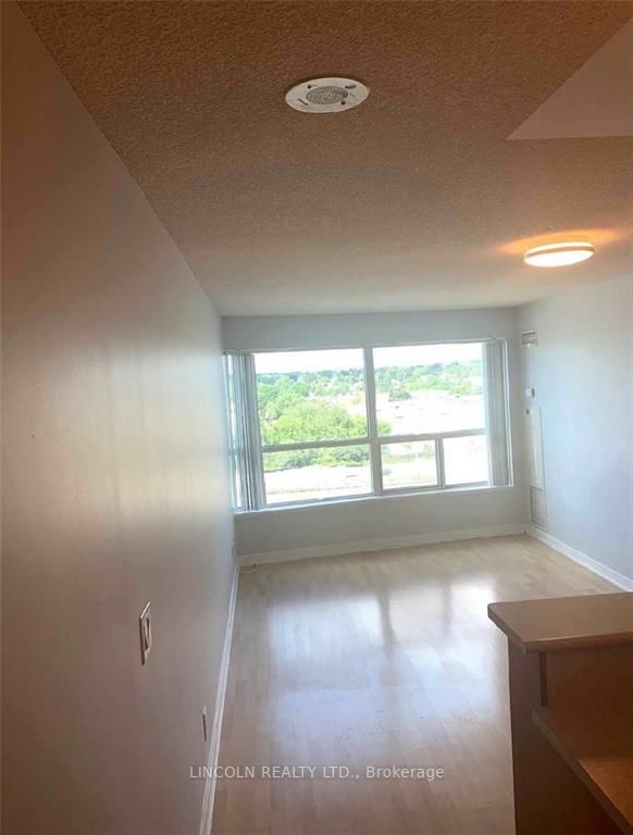 36 Lee Centre Dr, #815