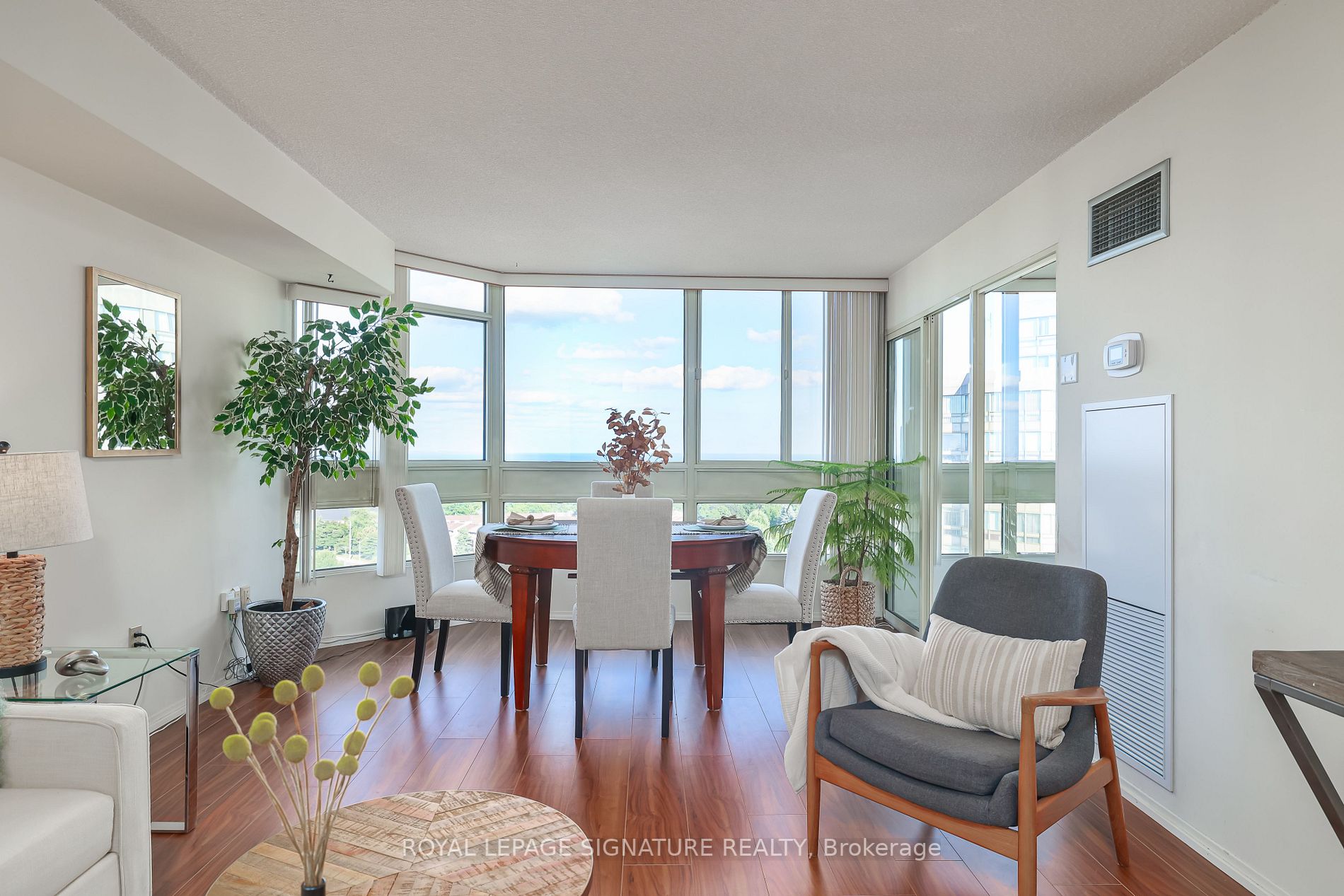 3231 Eglinton Ave E, #1701