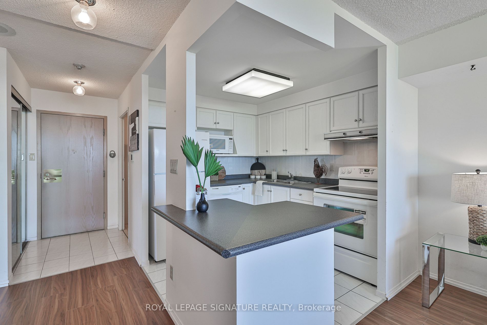 3231 Eglinton Ave E, #1701