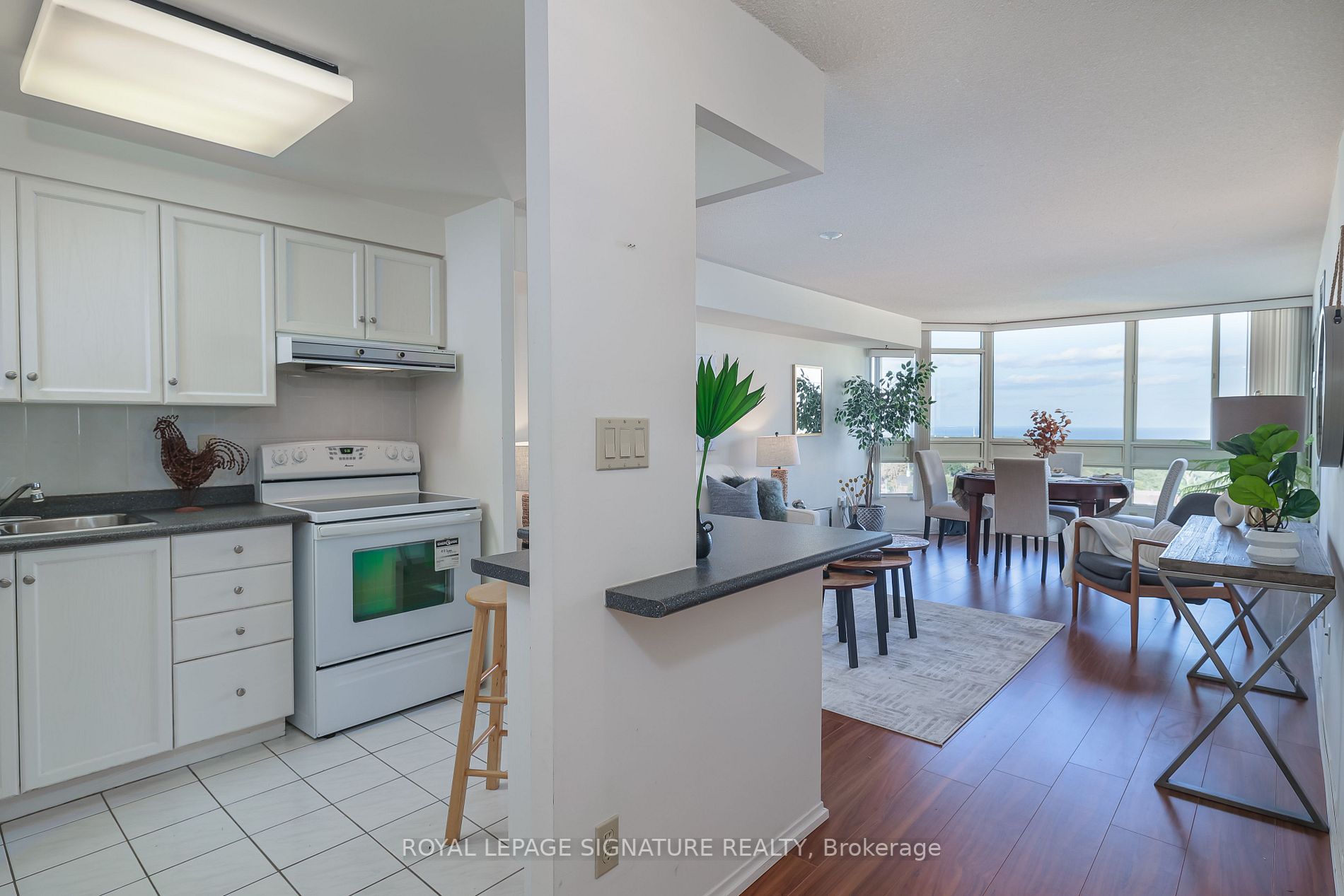 3231 Eglinton Ave E, #1701
