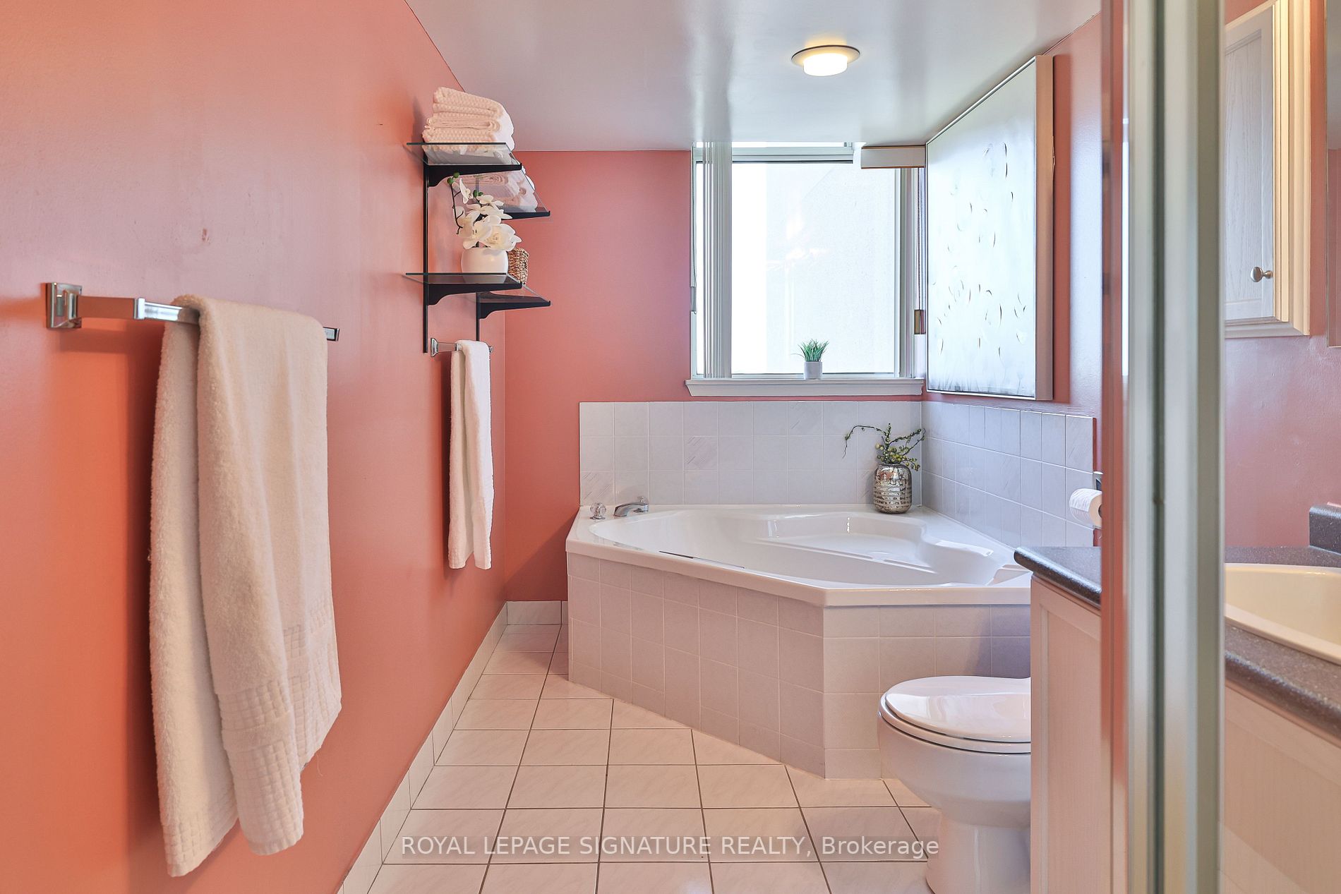 3231 Eglinton Ave E, #1701
