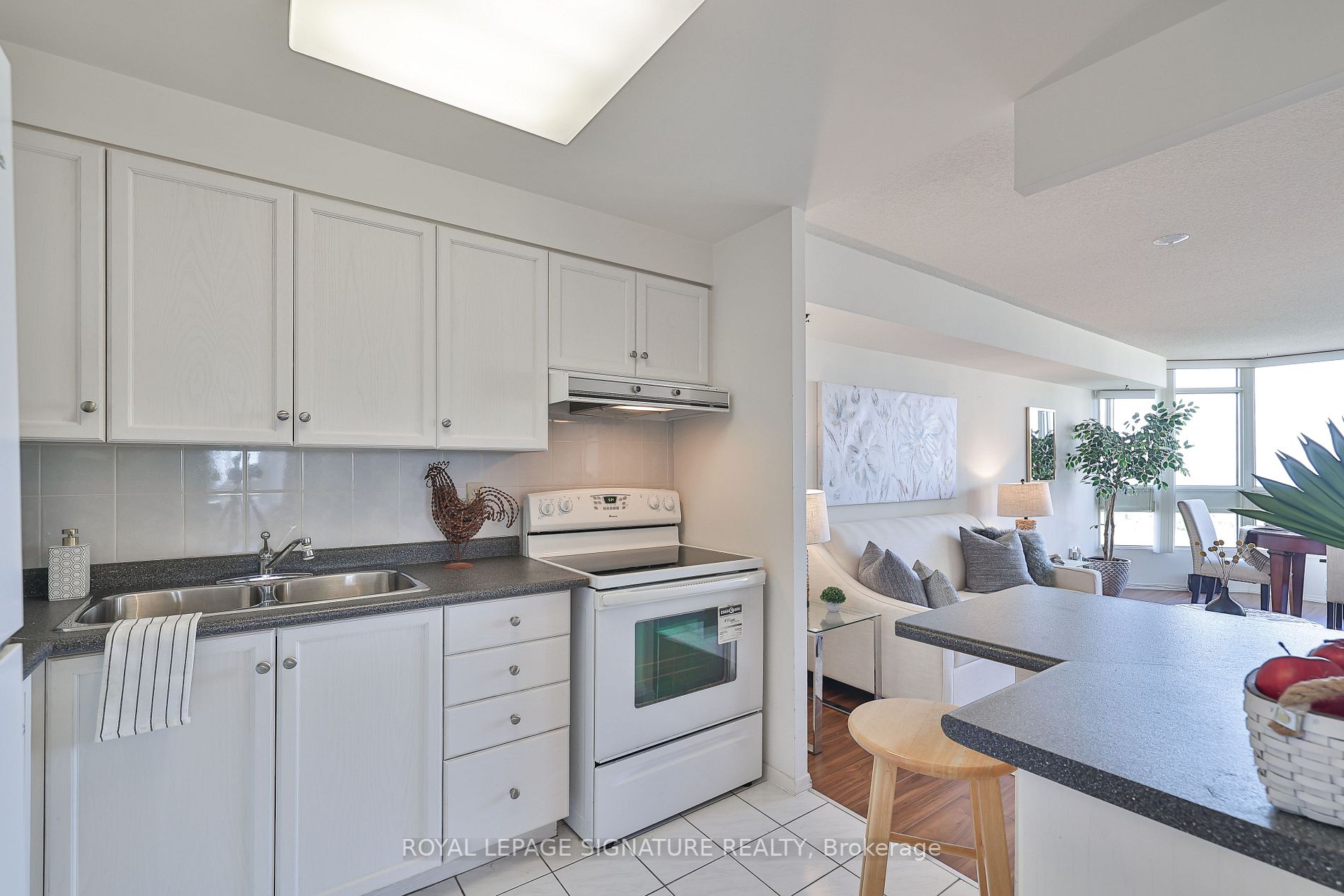 3231 Eglinton Ave E, #1701