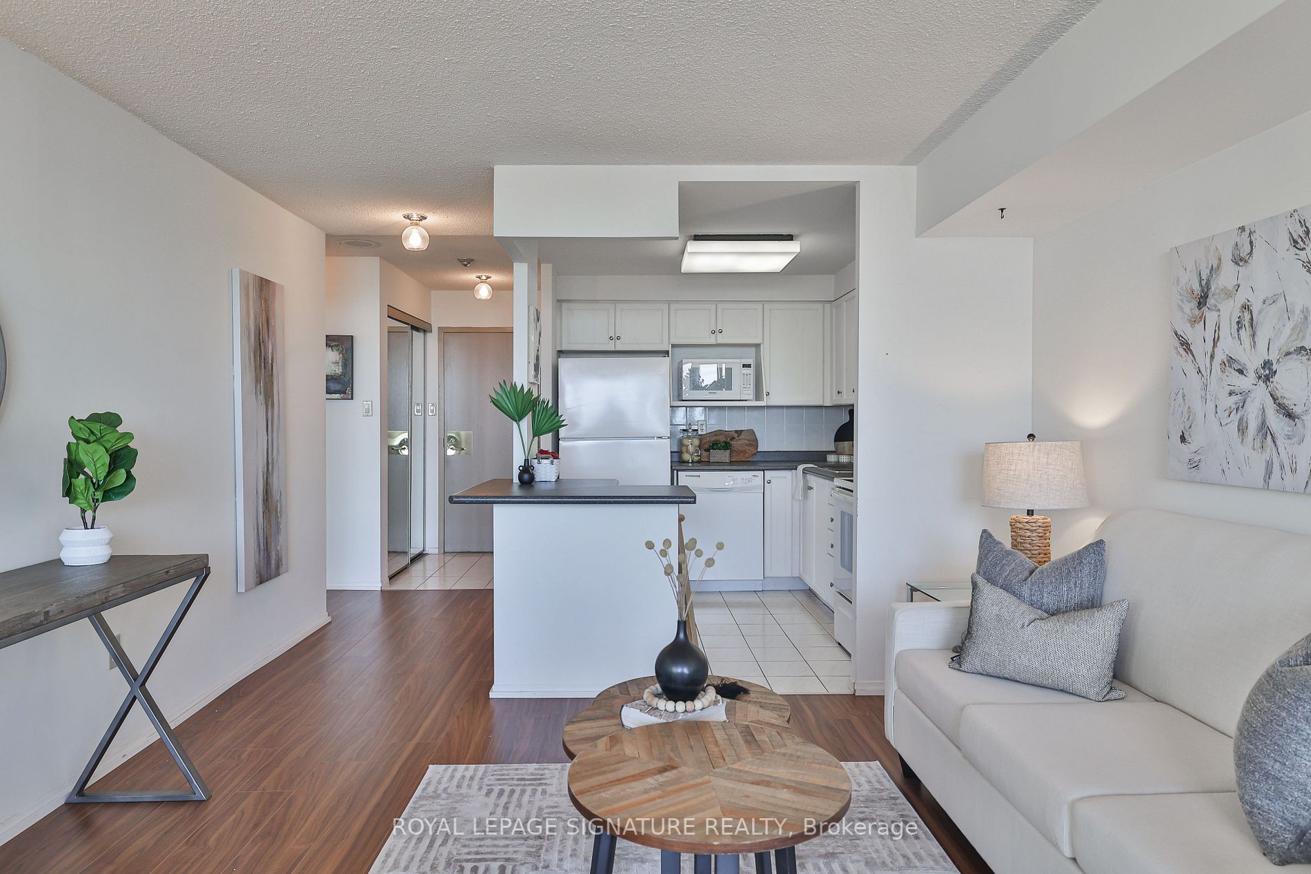 3231 Eglinton Ave E, #1701