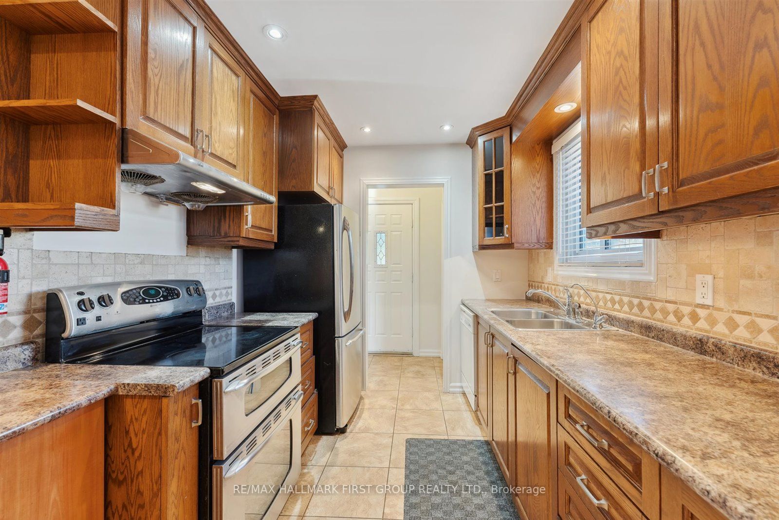 687 Balaton Ave