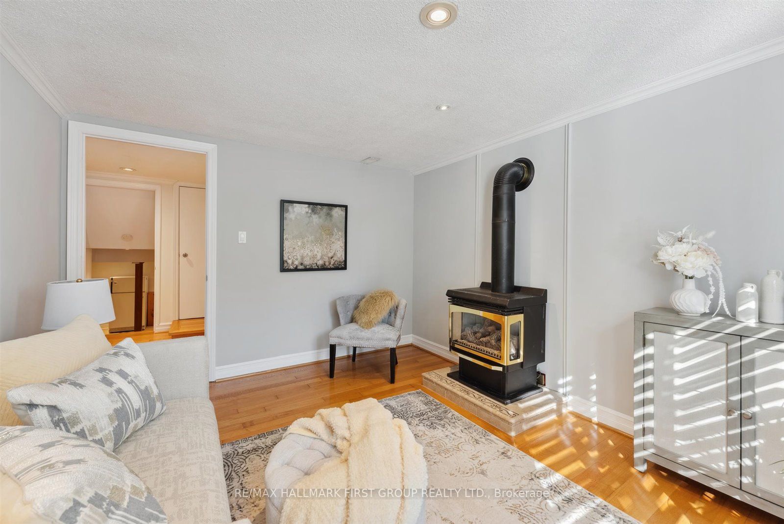 687 Balaton Ave