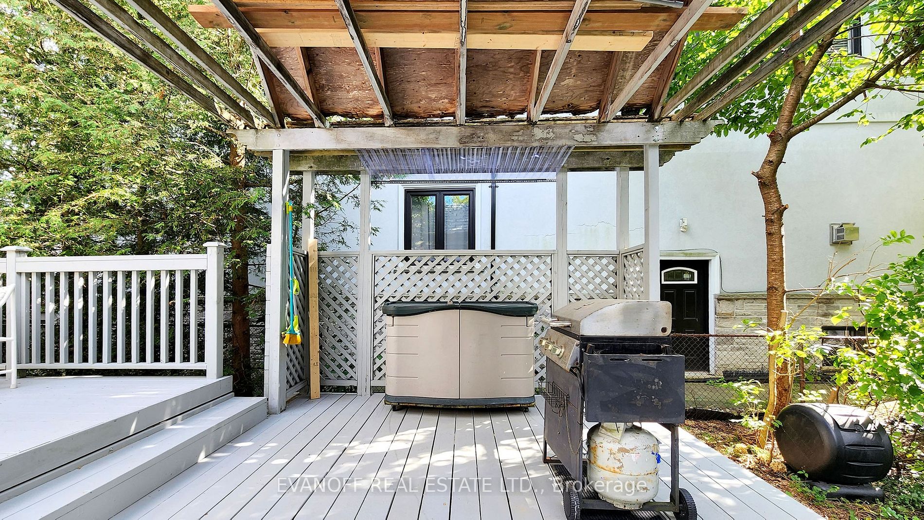 8 Poplar Rd