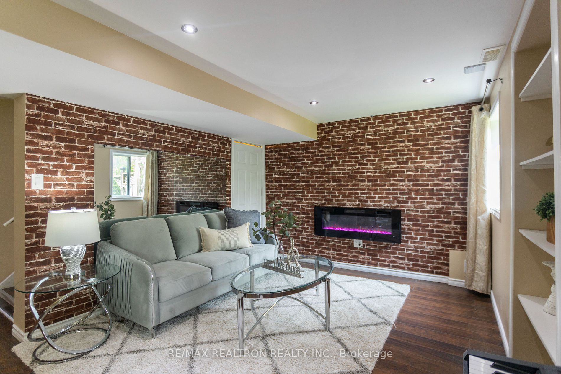 37 Angier Cres