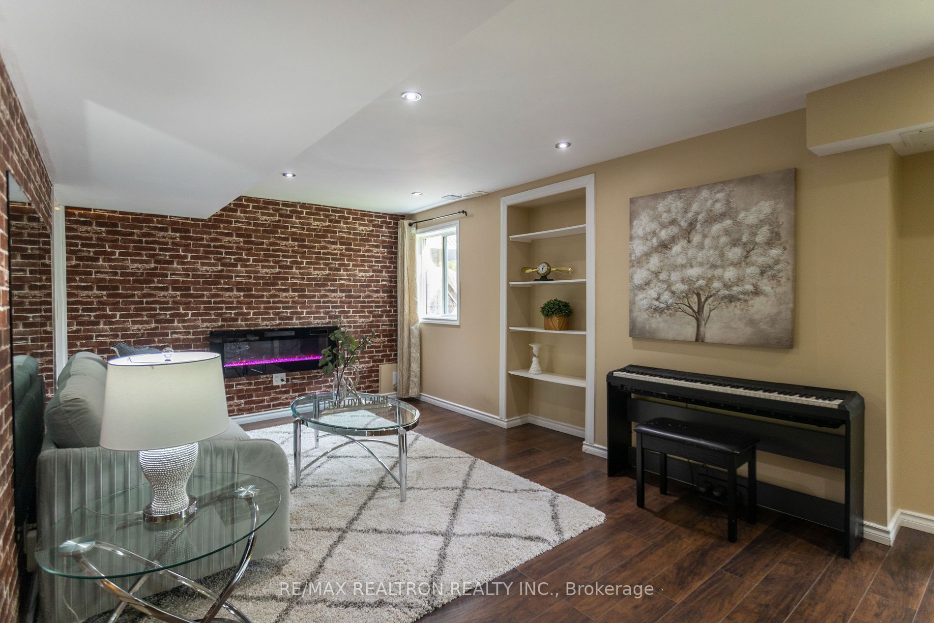 37 Angier Cres