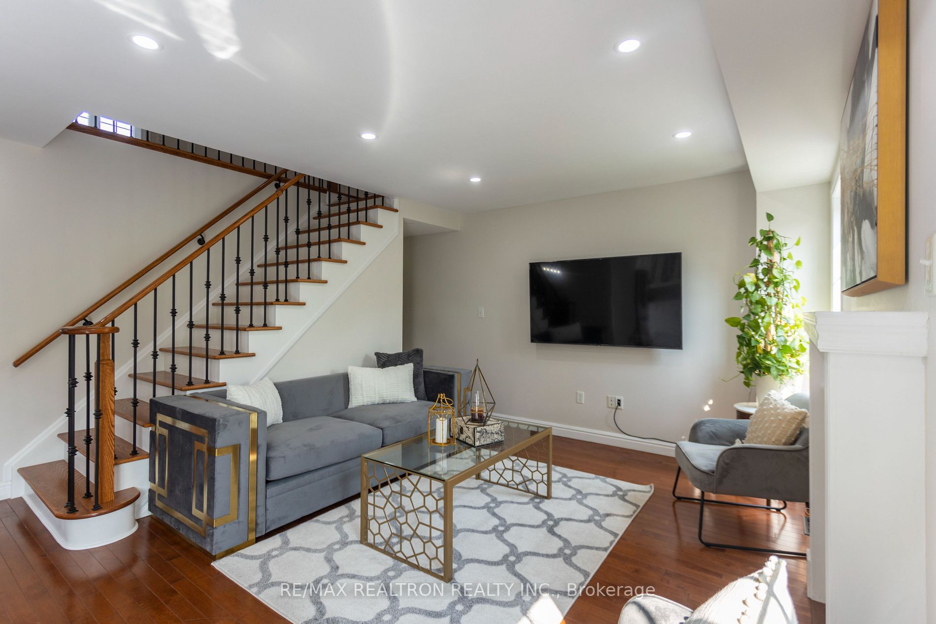 37 Angier Cres