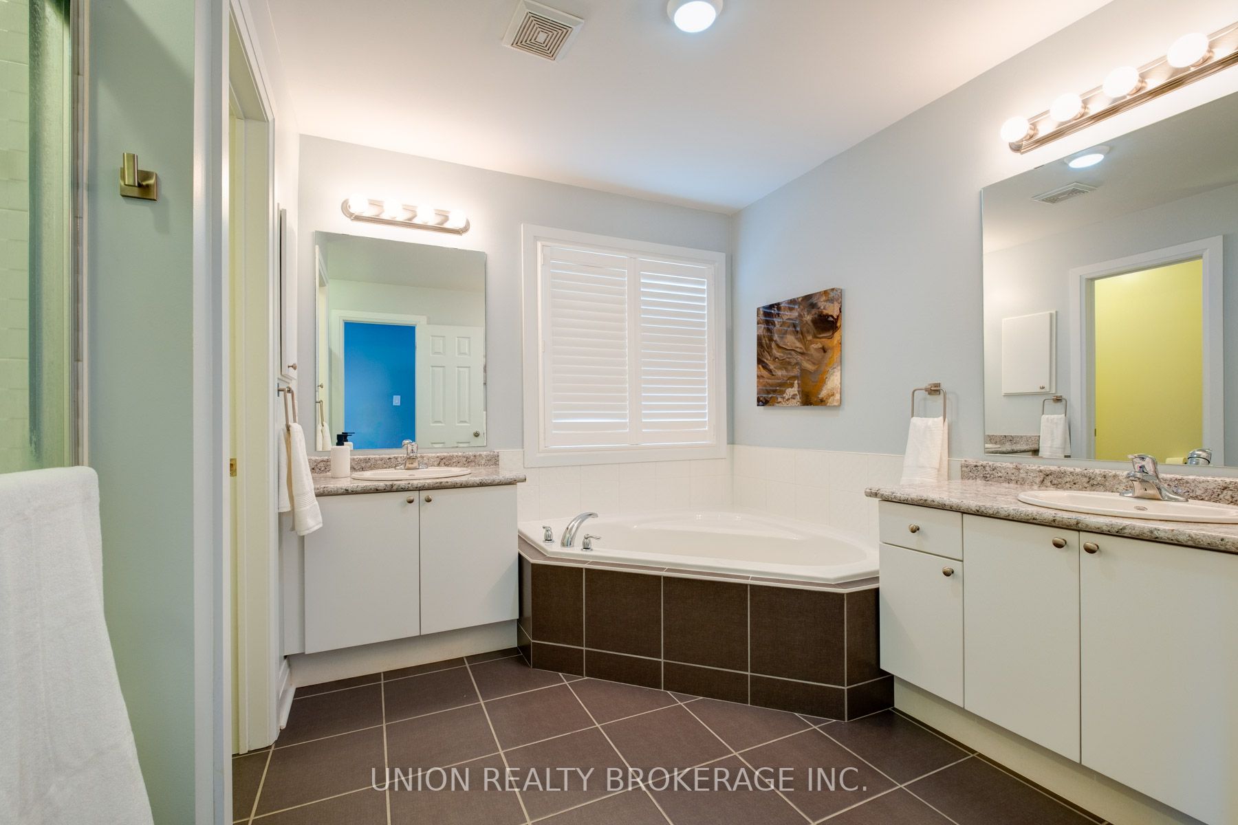 32 Mccourt Dr