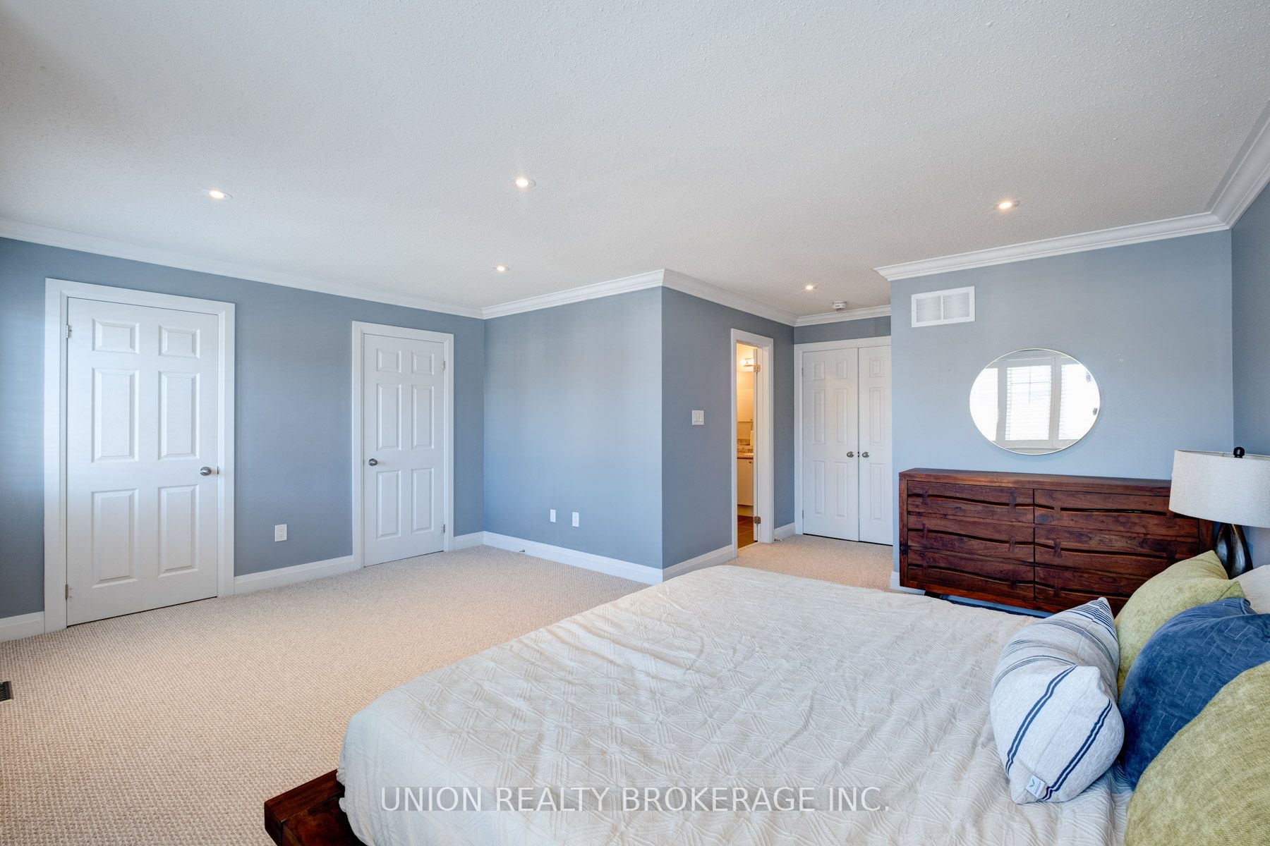 32 Mccourt Dr