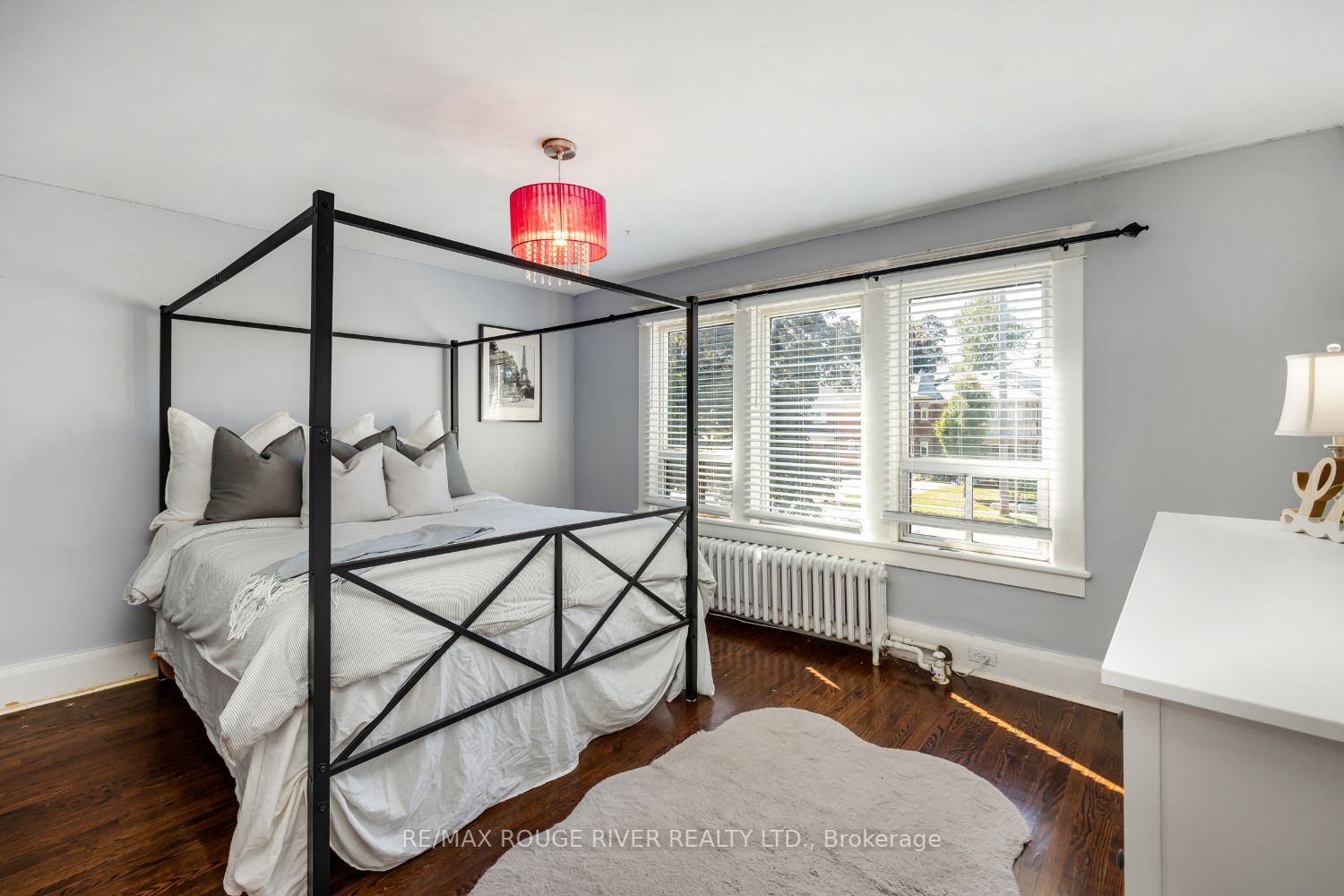 469 Simcoe St N