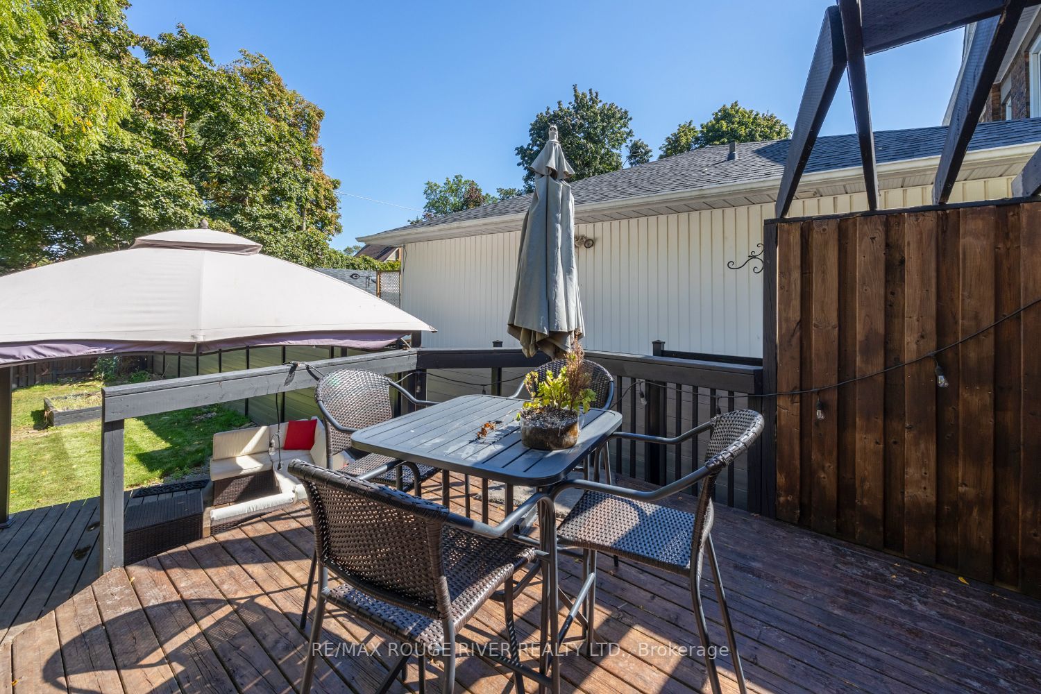 469 Simcoe St N