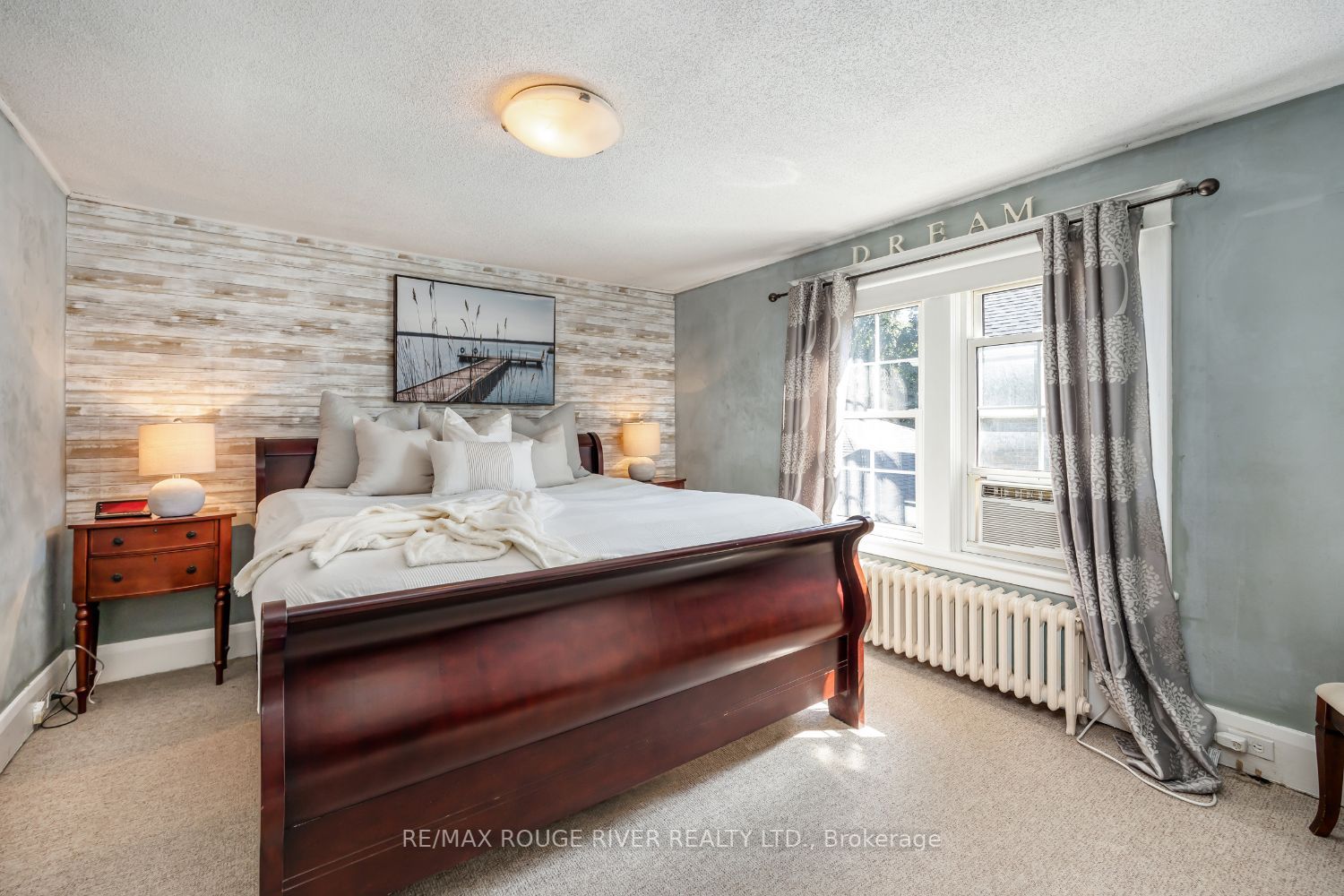 469 Simcoe St N