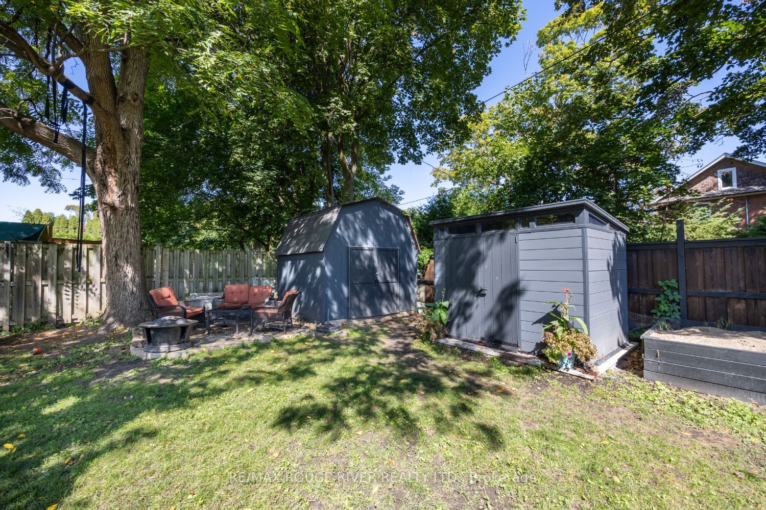 469 Simcoe St N
