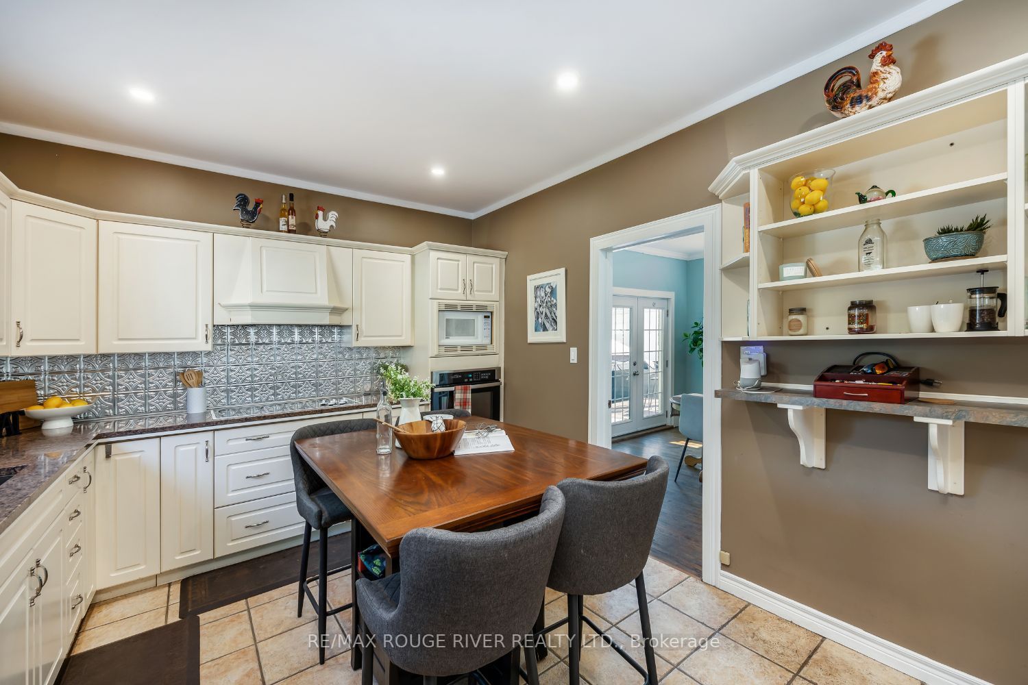 469 Simcoe St N