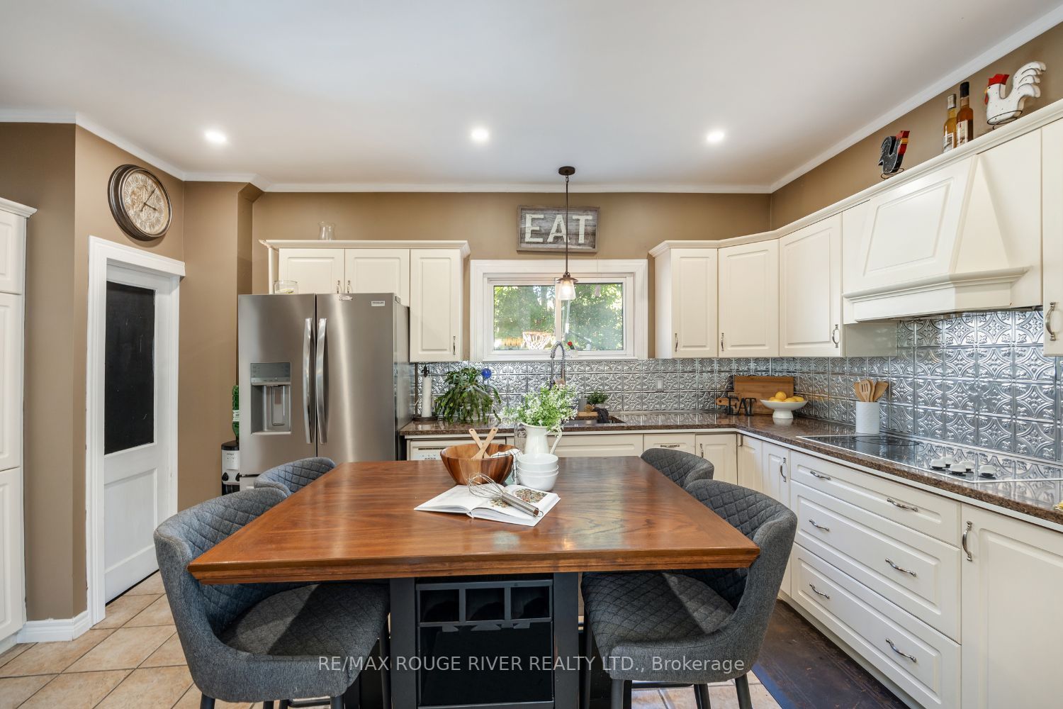 469 Simcoe St N