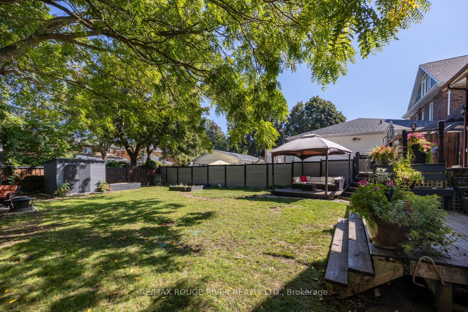469 Simcoe St N