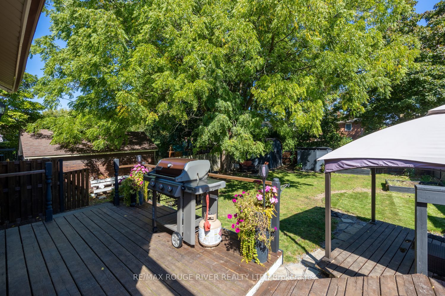 469 Simcoe St N
