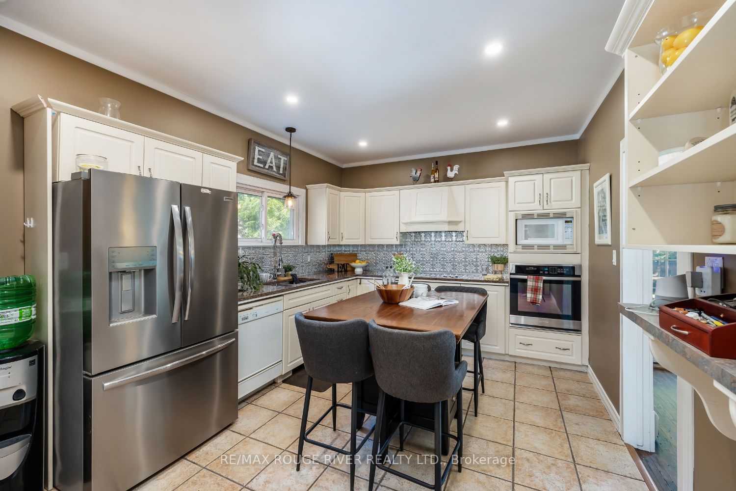 469 Simcoe St N