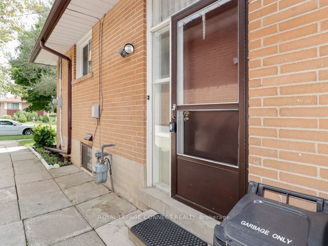 4 Sundance Cres, #Basemen