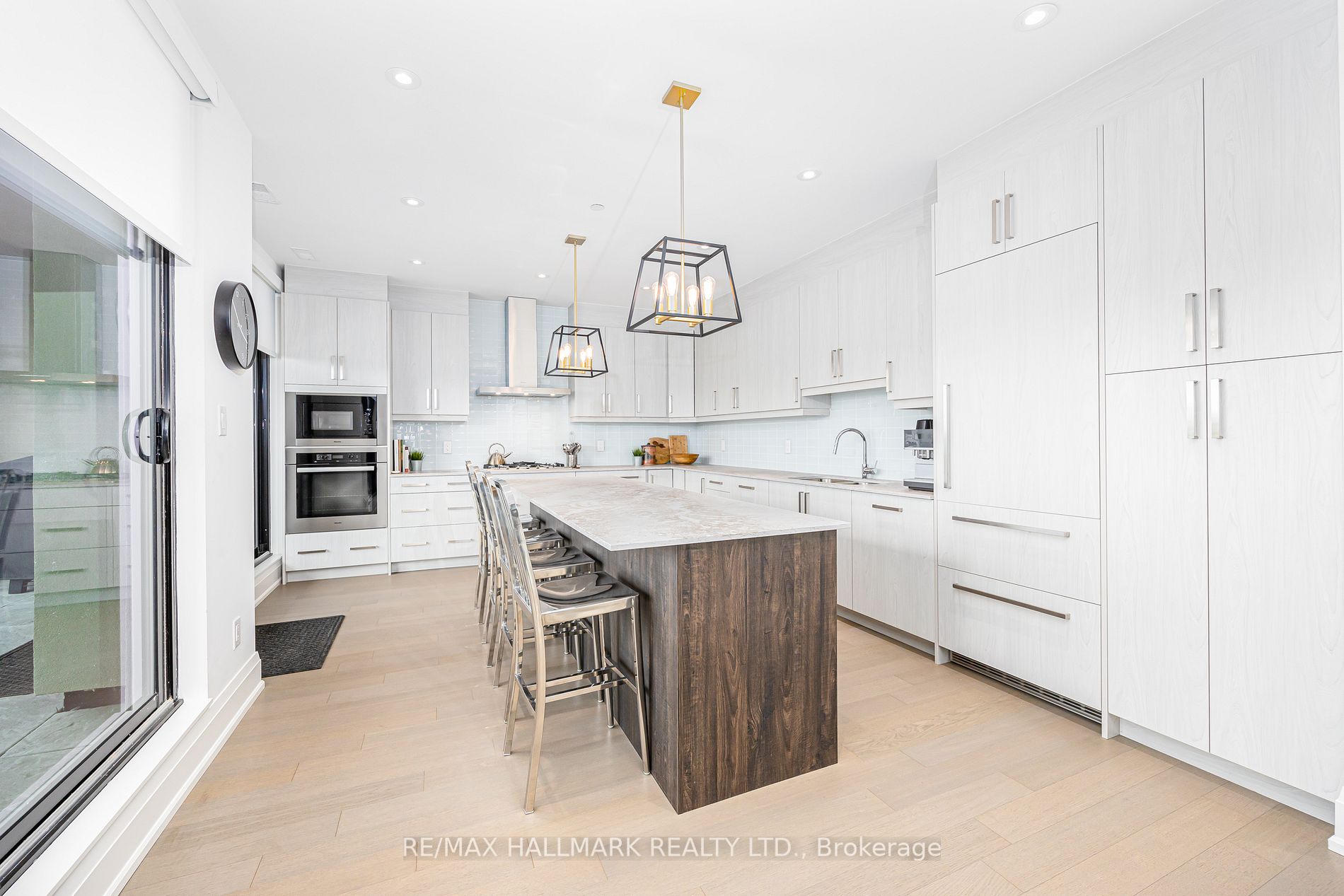 365 Beech Ave, #401