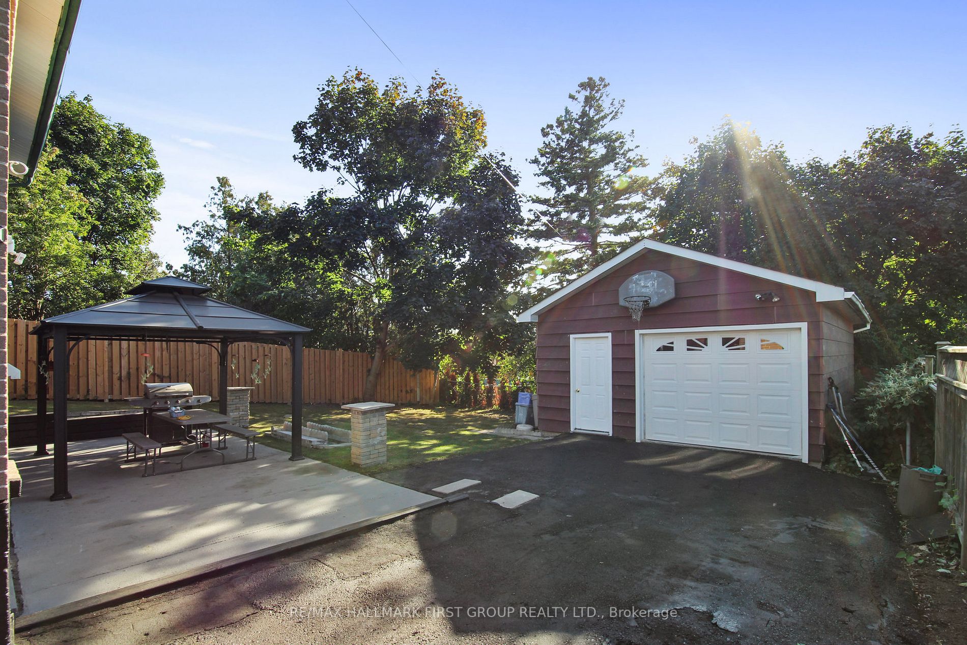 913 Greenwood Cres