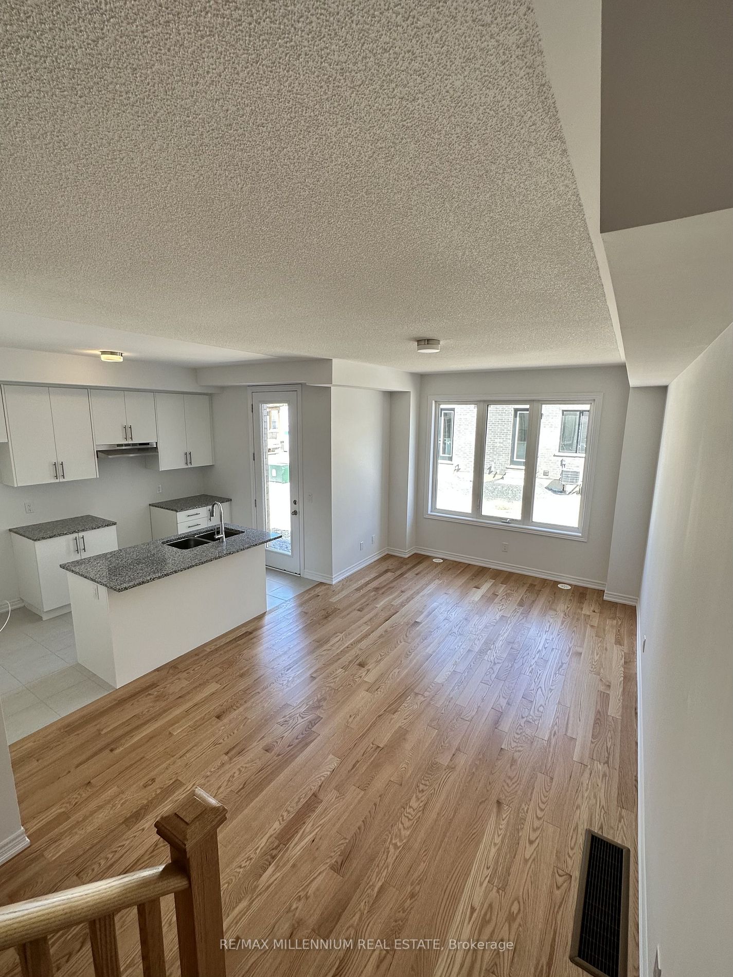 50 Sorbara Way W