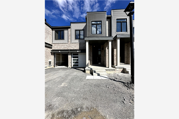 50 Sorbara Way W, Whitby