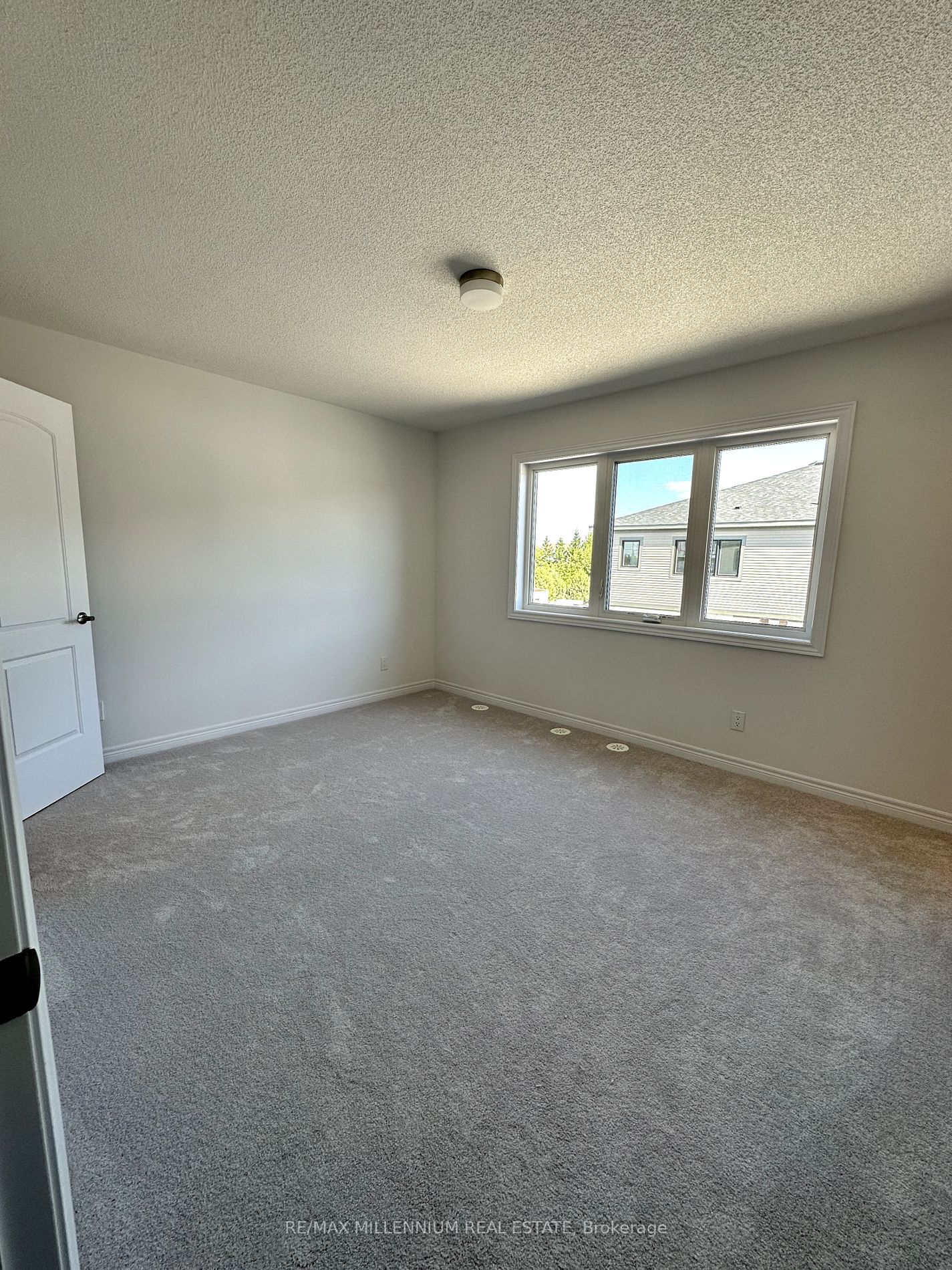 50 Sorbara Way W