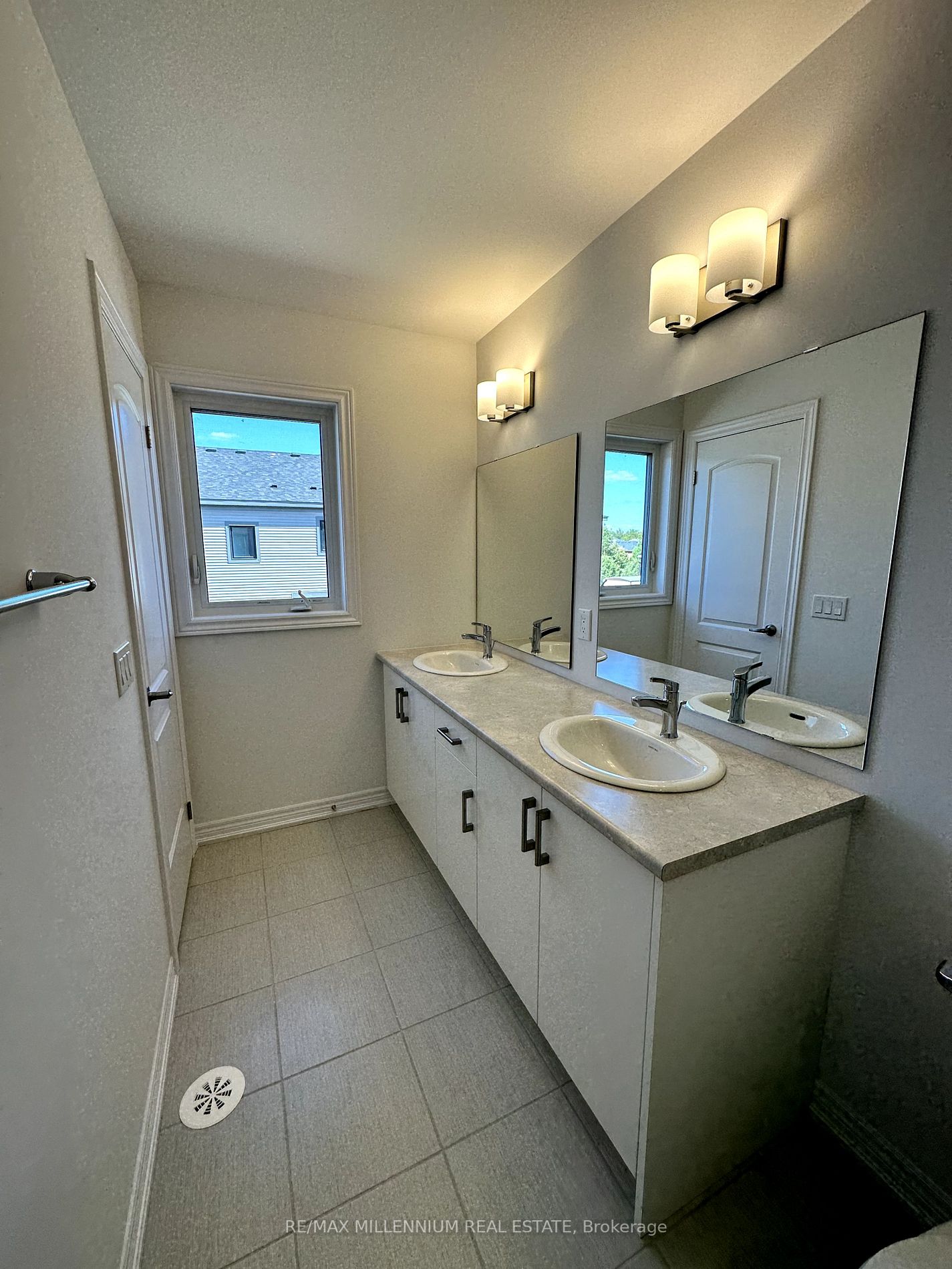 50 Sorbara Way W