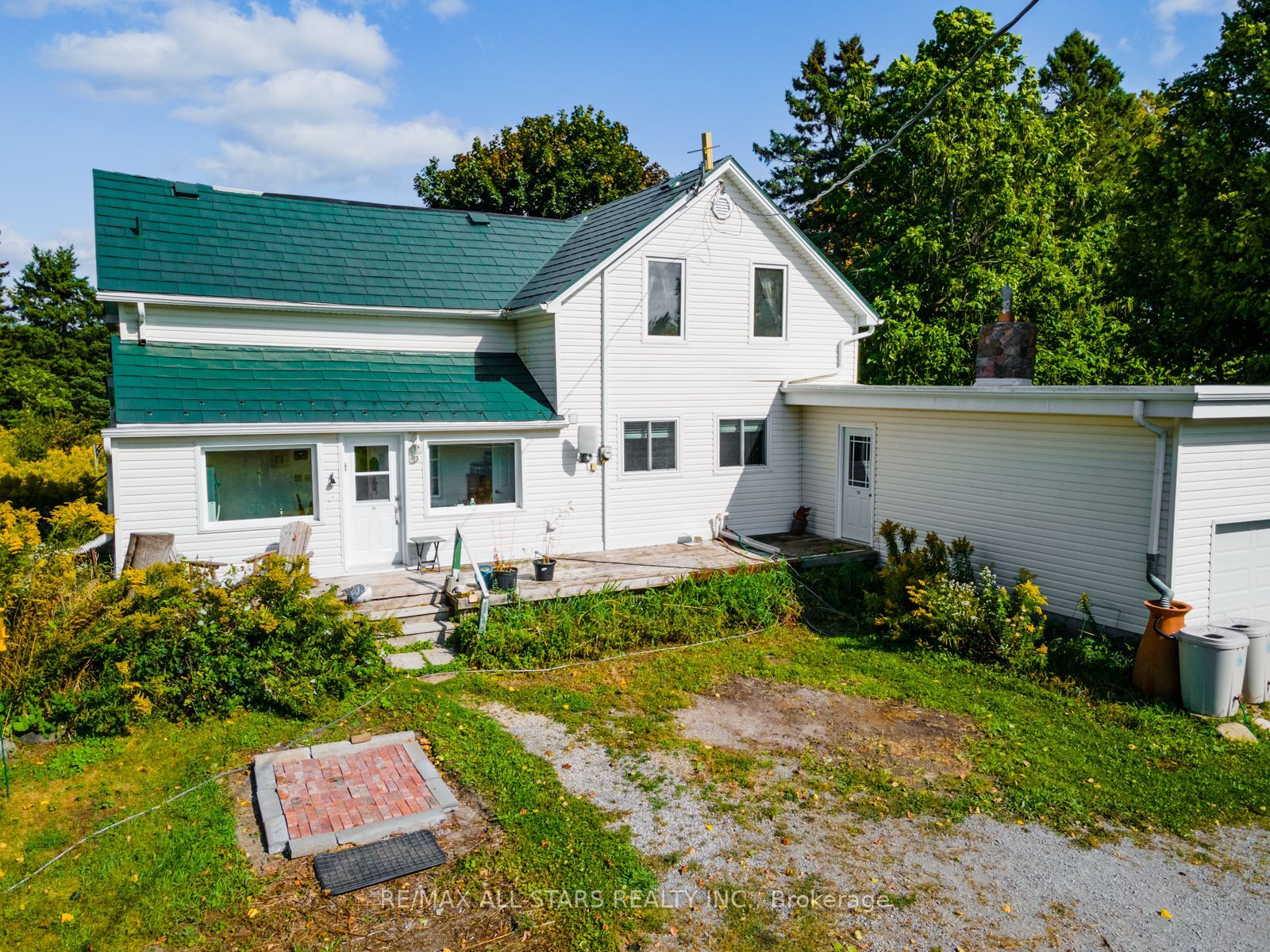 1686 Coates Rd W