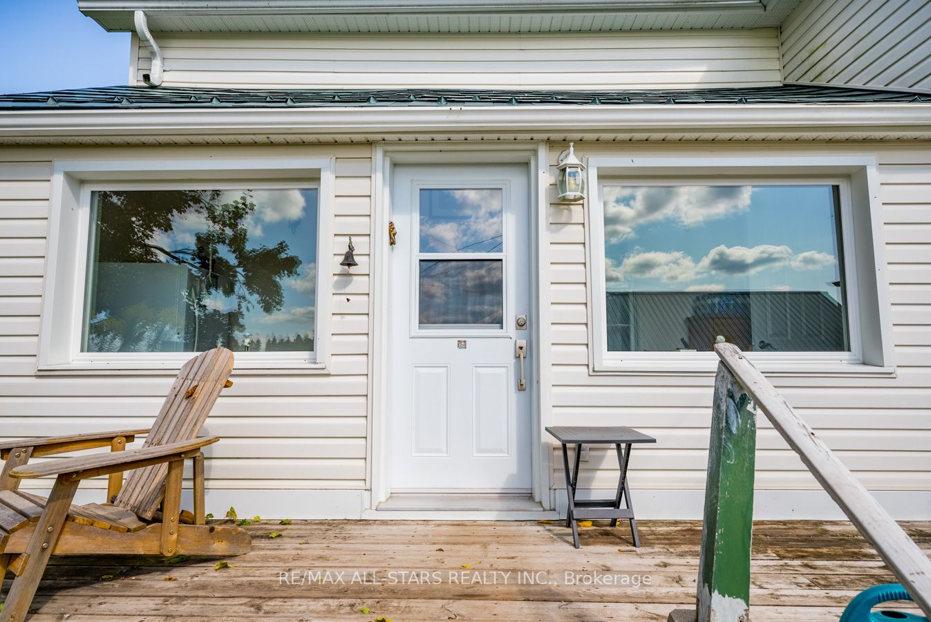 1686 Coates Rd W