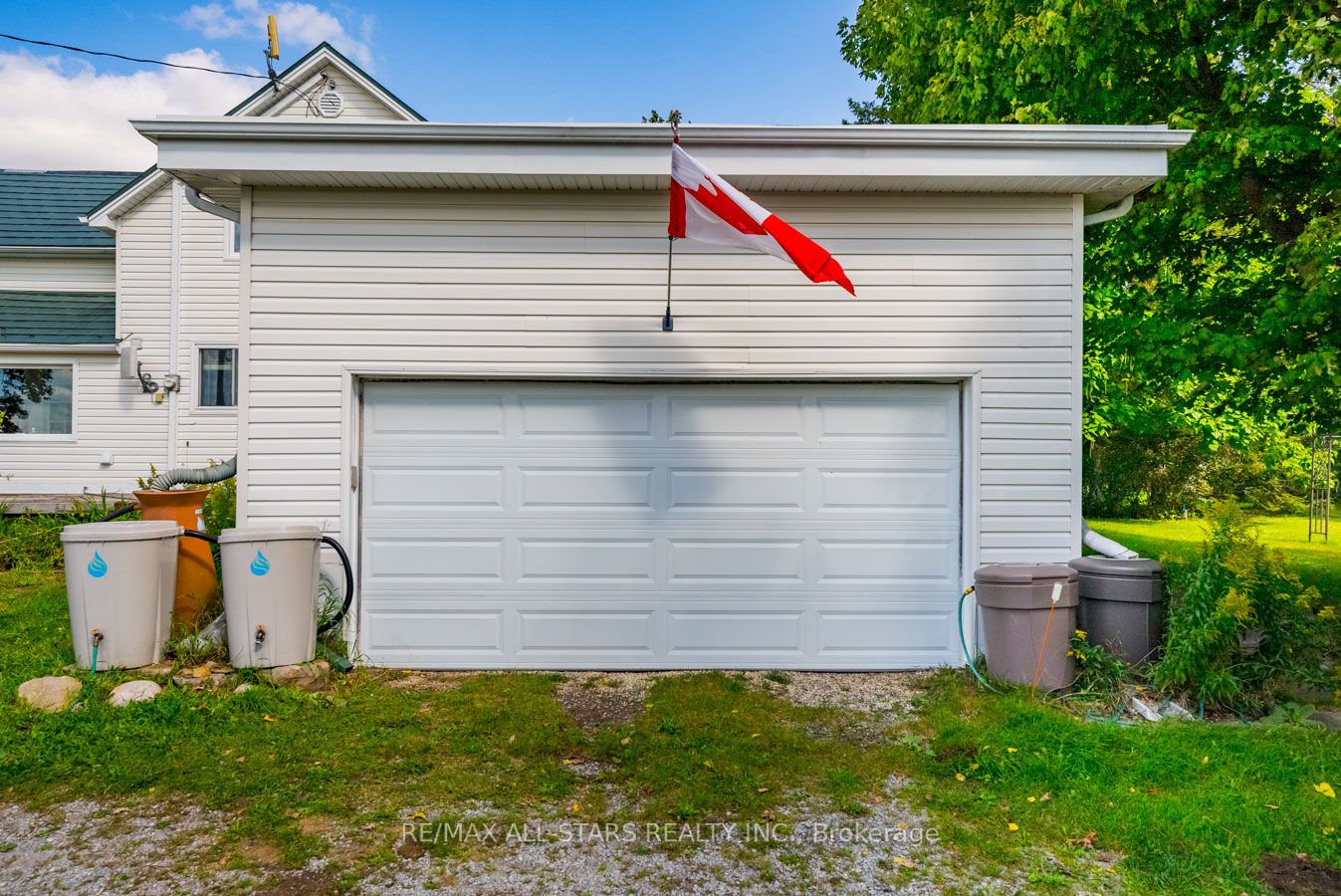 1686 Coates Rd W