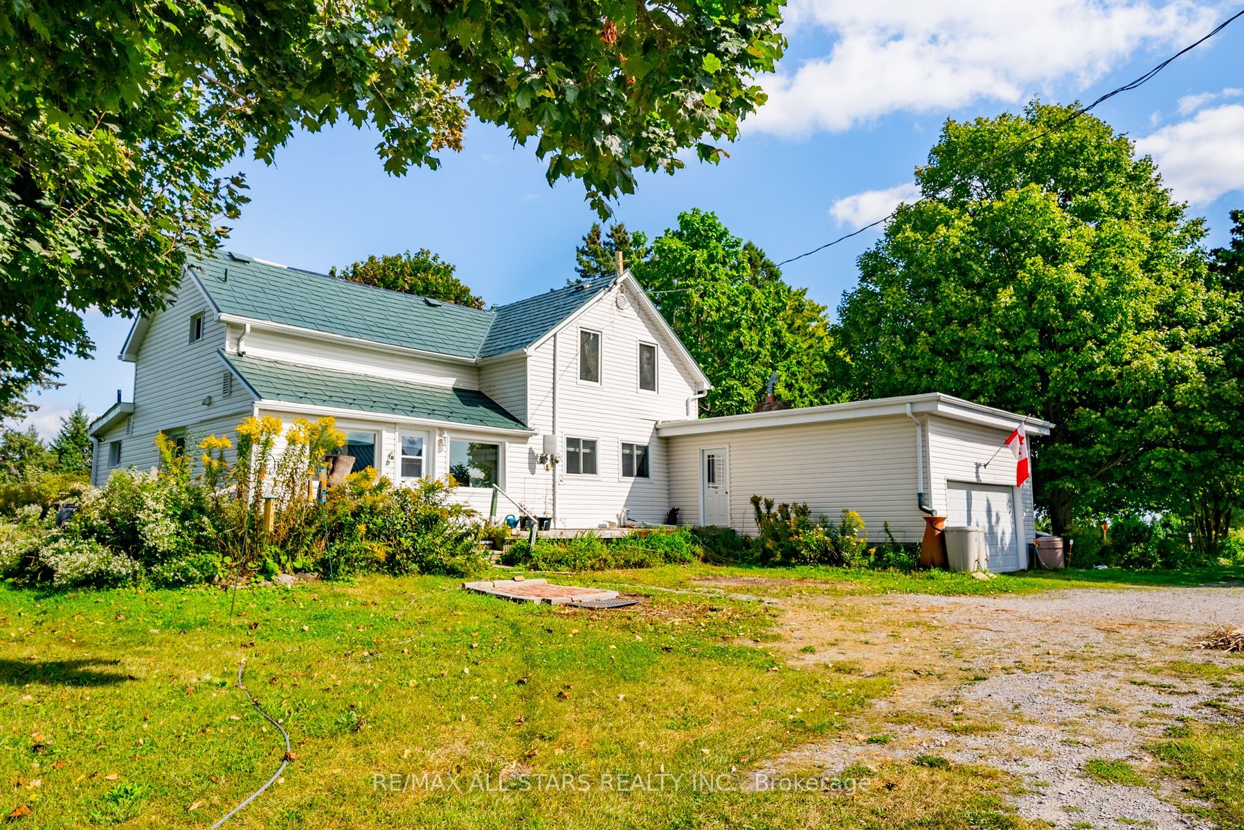 1686 Coates Rd W