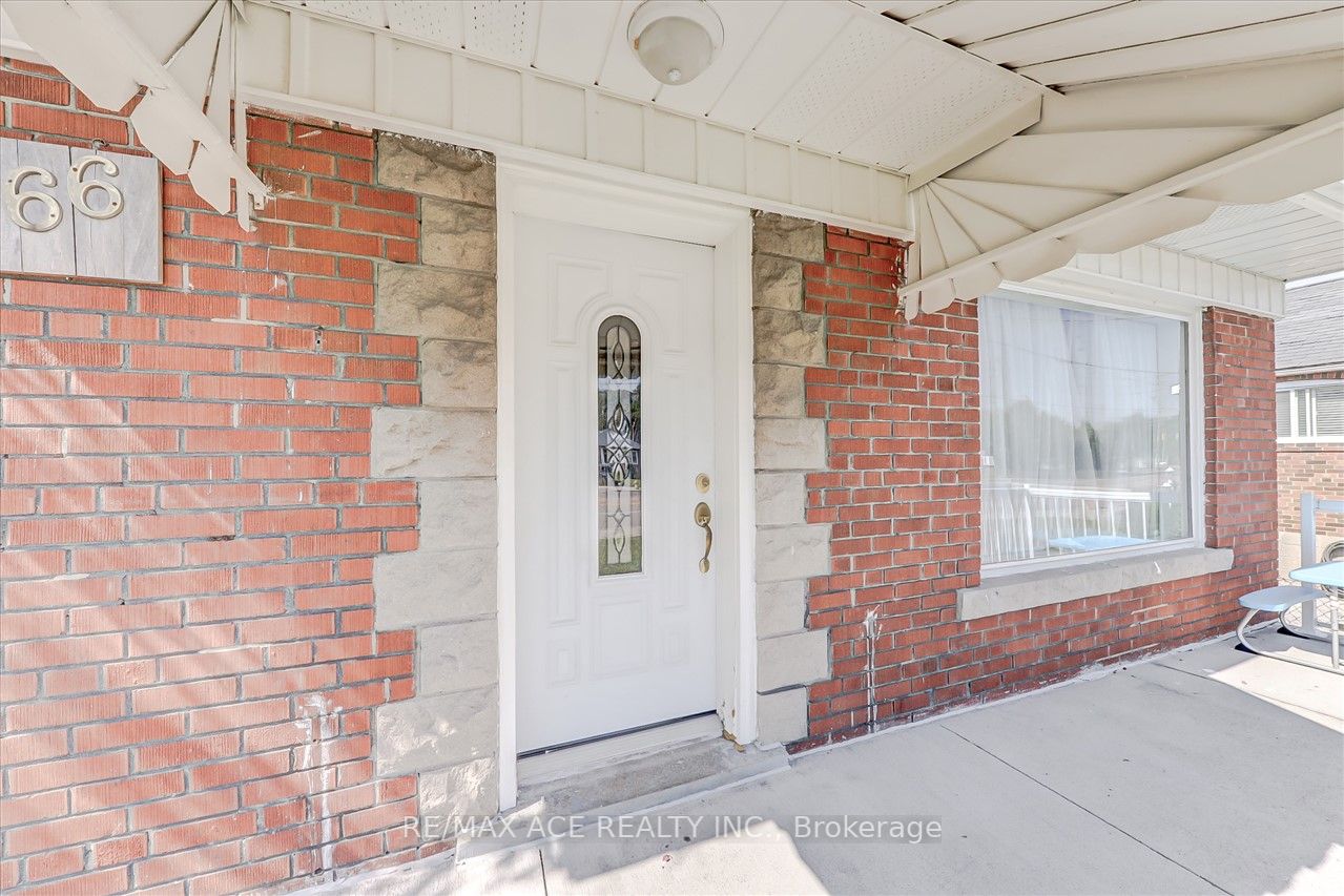 1366 Warden Avenue