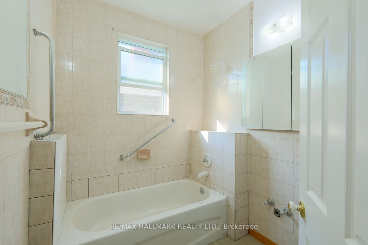 64 Valhalla Boulevard, #MainFlr