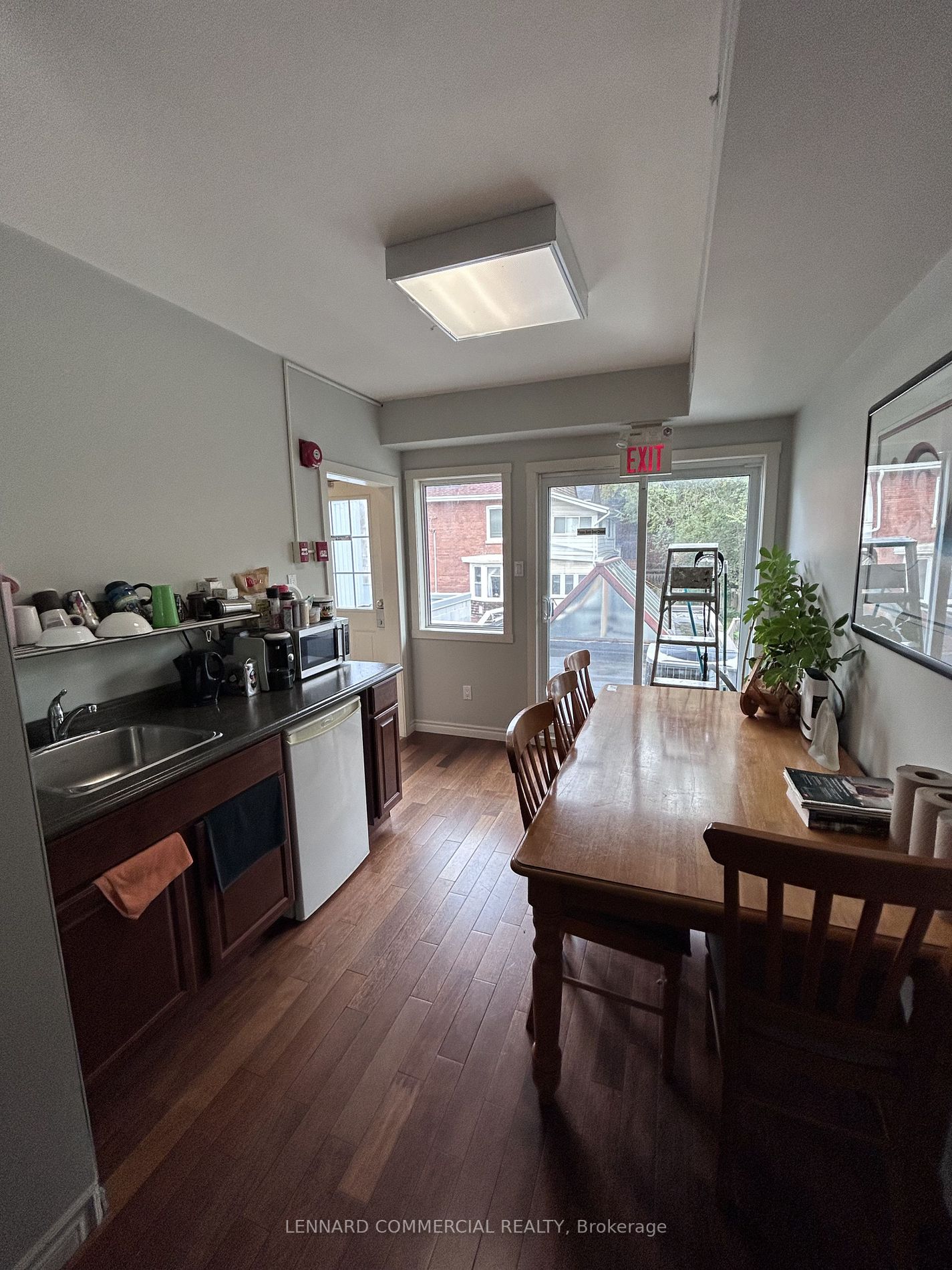 2006 Queen St E