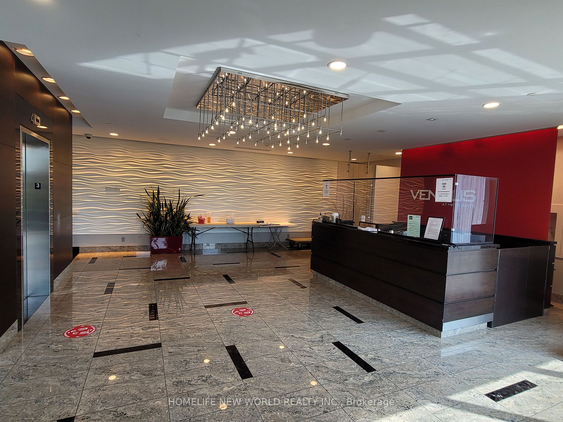 181 Village Green Sq, #1415