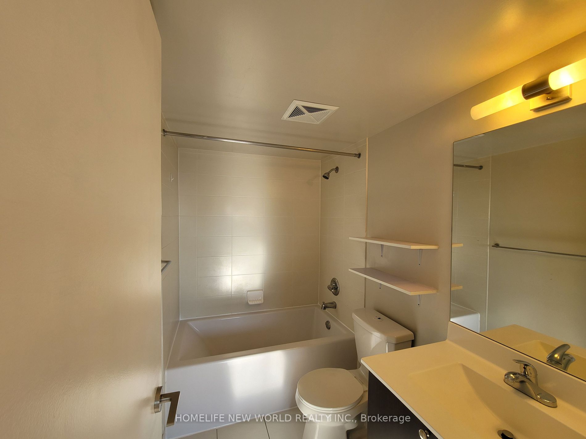 181 Village Green Sq, #1415