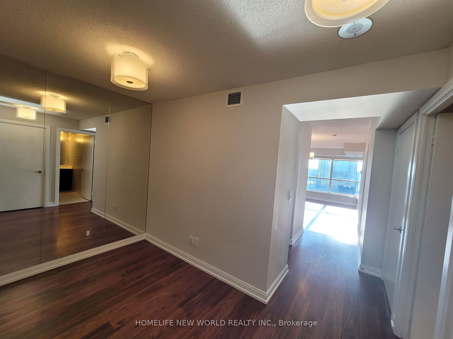 181 Village Green Sq, #1415