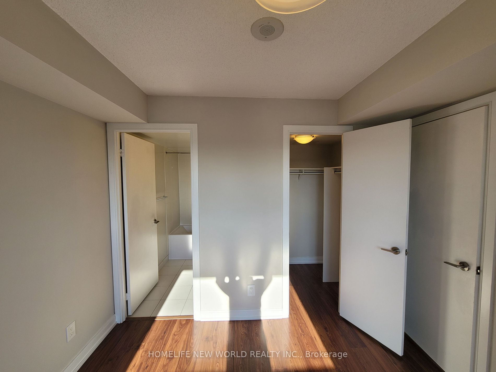 181 Village Green Sq, #1415