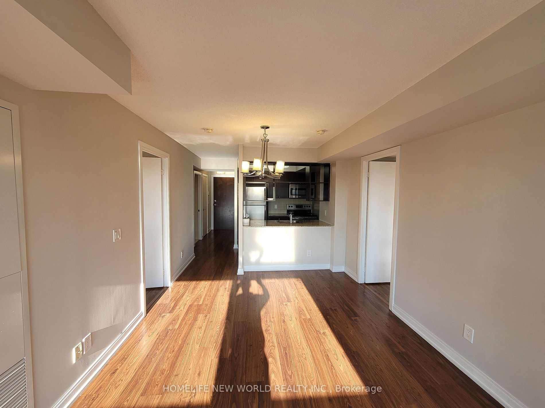 181 Village Green Sq, #1415